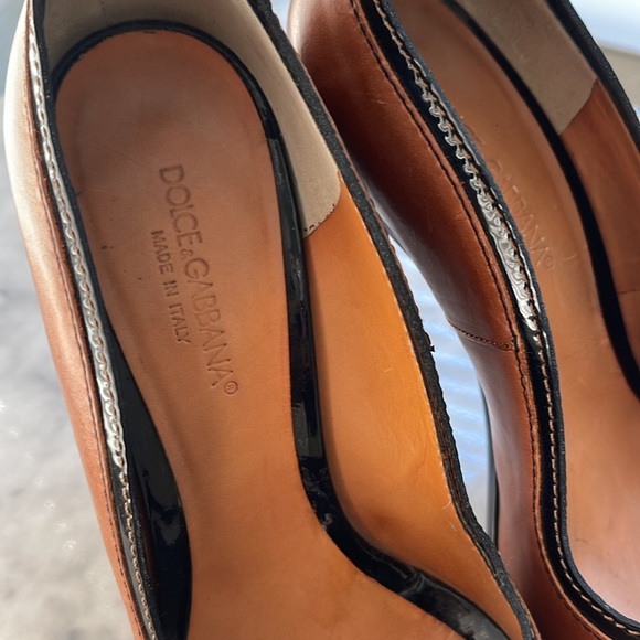 Authentic Dolce Gabbana Vero cuoio  leather Heels. Size  (39”)  9.” - Picture 12 of 16